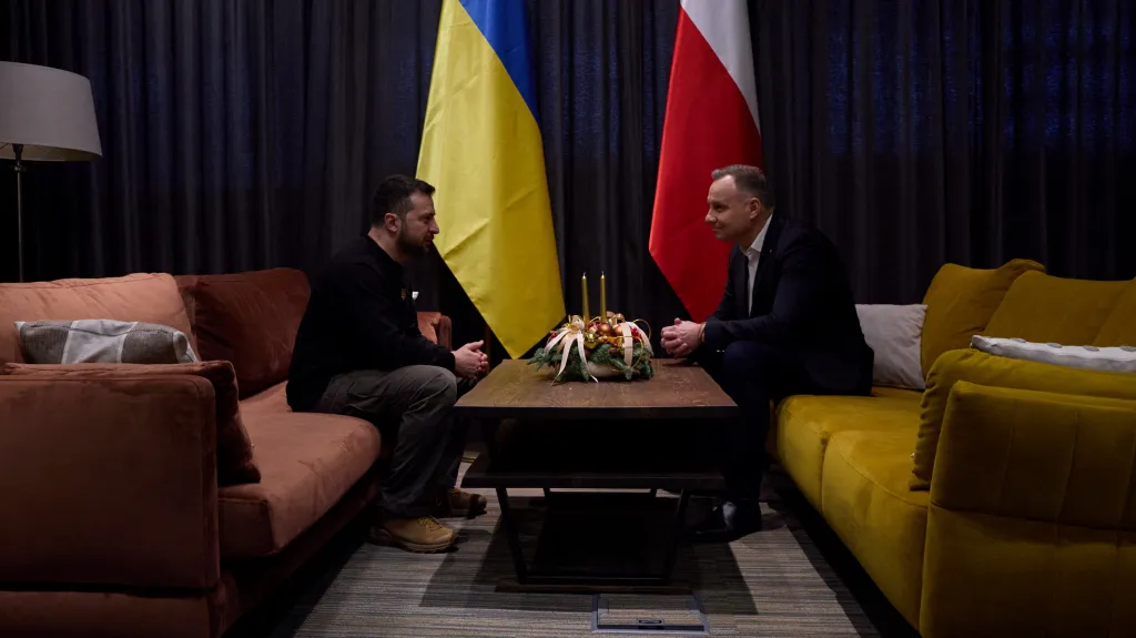 Ukrajinský prezident Volodymyr Zelenskyj se po cestě ze Spojených států setkal v Polsku s prezidentem Andrzejem Dudou