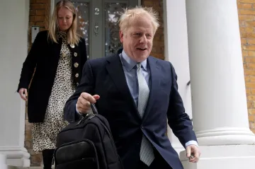 Z boje o lídra konzervativců vypadl ministr Stewart. Johnson zvyšuje náskok
