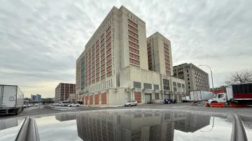 Budova Metropolitního detenčního centra v New Yorku