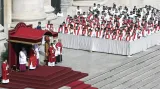Papež František slouží mši na Květnou neděli