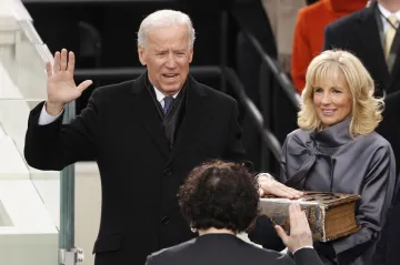 Průvodce Bidenovou inaugurací. Ceremoniál poznamenává pandemie a Trumpův postoj