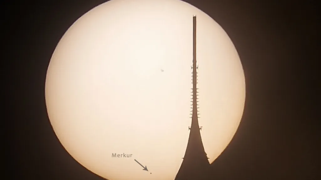 Merkur před Sluncem