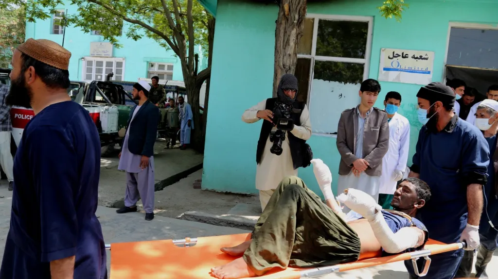 Zranění po nehodě autobusů a cisterny v Afghánistánu