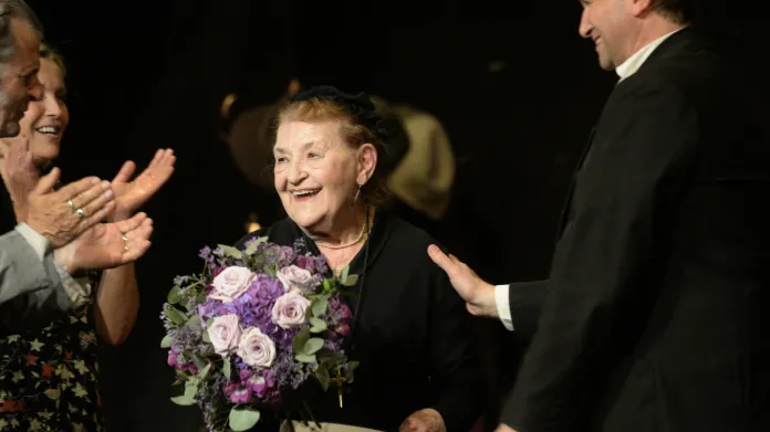 Věra Kubánková při oslavě 90. narozenin v Divadle Na Jezerce