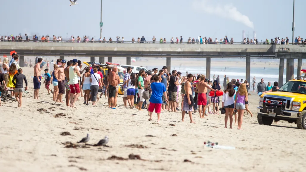 Na pláž v Los Angeles udeřil blesk