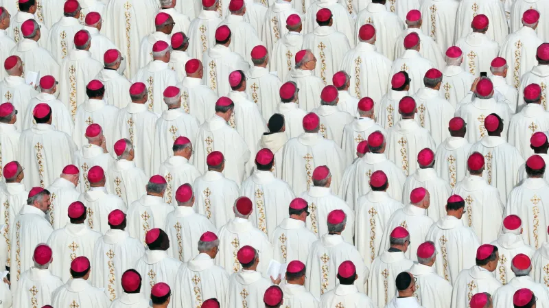 Papež František prohlásil za svaté bývalého papeže Pavla VI. a salvadorského arcibiskupa Óscara Romera