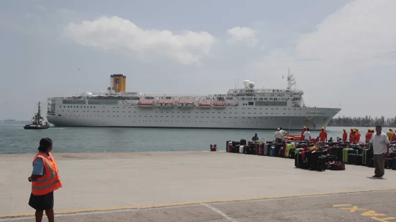 Costa Allegra v přístavu Victoria