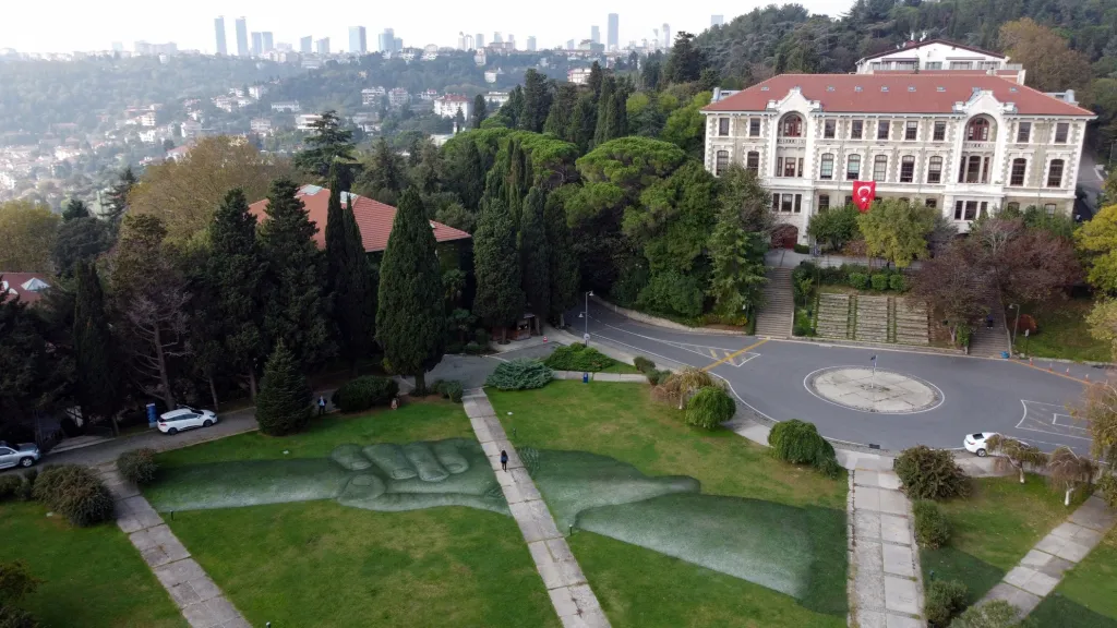 Ve stejné době připravil kreativec i své poslední dílo, které je rovněž umístěno v Istanbulu