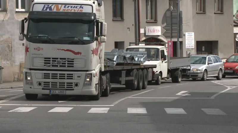Velkým Meziříčím projelo šest stovek kamionů denně