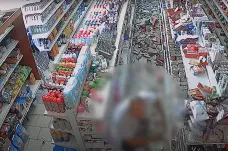 Řidič kamionu na Olomoucku rozdal zdarma náklad, pak v afektu zničil samoobsluhu