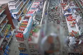 Řidič kamionu na Olomoucku rozdal zdarma náklad, pak v afektu zničil samoobsluhu