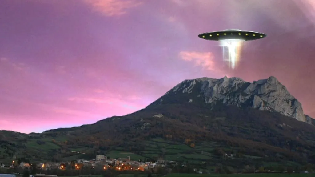 Věřící zachrání UFO ukryté v hoře