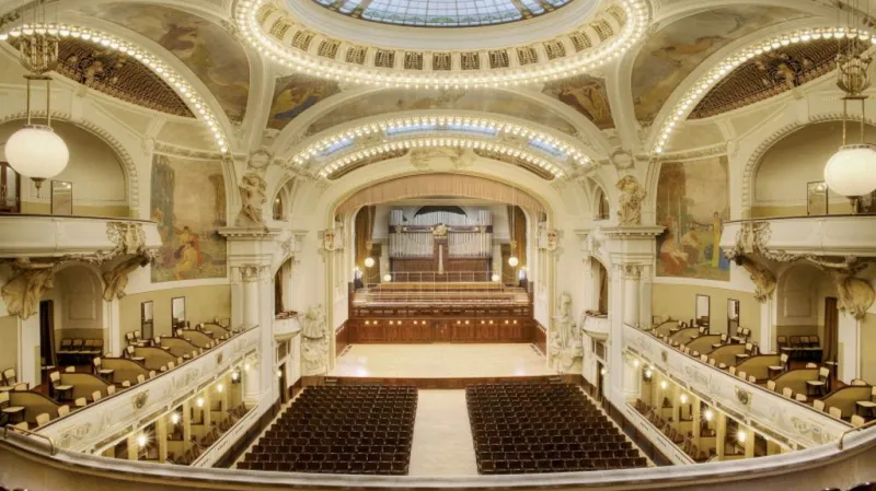 Smetanova síň Obecního domu, kde se 13. dubna 1918 konala Národní přísaha