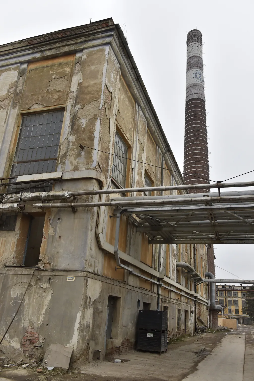 Zároveň musí developeři začít projektovat i novou městskou třídu, která bude přes Novou Zbrojovku procházet, a související inženýrské sítě