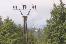 Obyvatelé Kořenova odmítají na svých pozemcích nové sloupy elektrického vedení