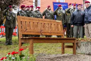 Park v Ústí nad Labem nese jméno Jaroslava Klemeše. Letos by se válečný hrdina dožil stovky