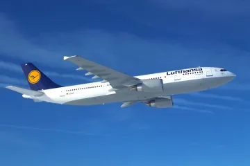 Aerolinky musí od dnešního dne udávat úplnou cenu letenek