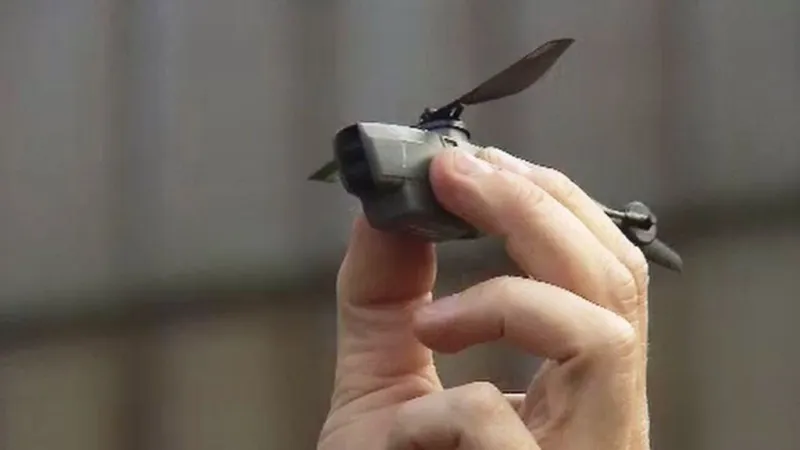 Minivrtulník Black Hornet (Černý sršeň)