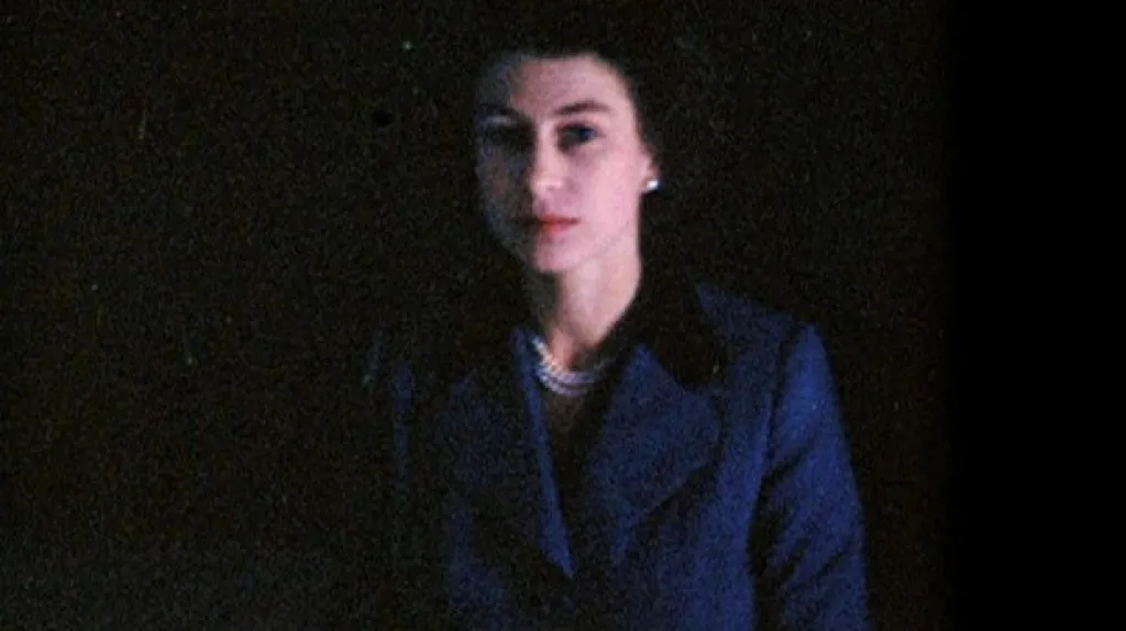 První záběr Alžběty II., v době, kdy ještě nebyla královnou