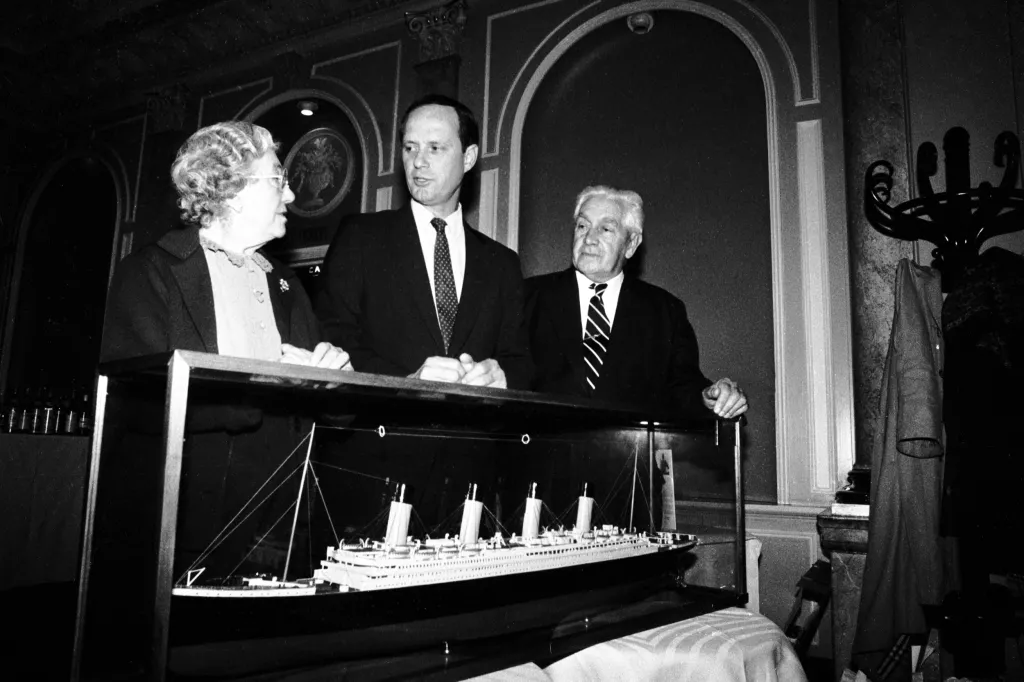 Na objevení Titanicu se zásadním způsobem podílel americký profesor oceánografie Robert Duane Ballard. Vrak našel 1. září 1985 v hloubce 3800 metrů asi 600 kilometrů od kanadského ostrova Newfoundland