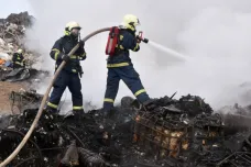U Vintířova na Sokolovsku hoří skládka odpadu