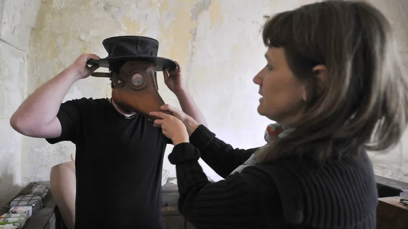 Maska, kterou nosili moroví lékaři