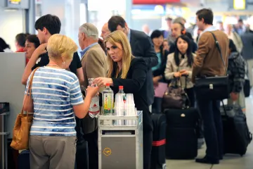 Kufry na dovolenou nedoletěly, na co má cestující nárok?