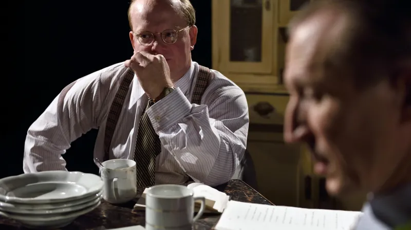 David Novotný jako Jaroslav Marvan a Vladimír Javorský jako Vlasta Burian při natáčení seriálu Bohéma