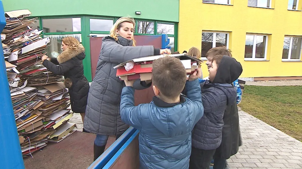 Se sběrem papíru některé školy končí