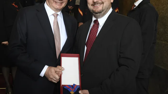 Andrej Kiska a Michal Lukeš s Řádem bílého dvojkříže