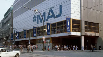Obchodní dům Máj (architekti John Eisler, Miroslav Masák a Martin Rajniš)