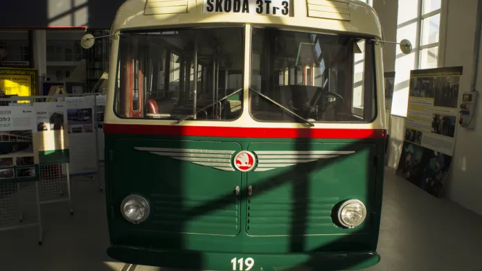 Jeden ze dvou dochovaných vozů typu 3Tr, které zahajovaly trolejbusový provoz v Plzni, je vystaven v plzeňské Techmanii. Druhý je ve sbírce Technického muzea Brno