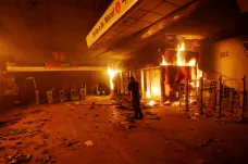 V Santiagu de Chile platí výjimečný stav. Zdražení metra vyvolalo nebývalou vlnu násilí