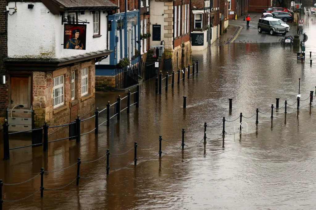 Následky bouře Christoph ve Velké Británii. Fotografie ukazují povodně ve městě Bewdley, Norwich a York