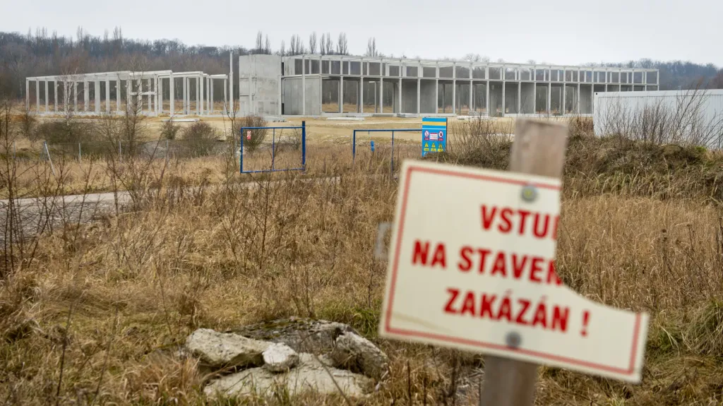 Opuštěná stavba u Milovic