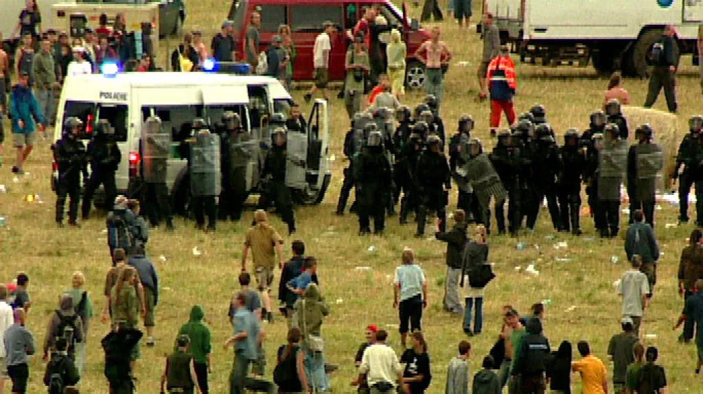 Policejní zásah na CzechTeku (Mlýnec 2005)