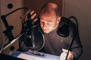 Vydavatelé knih už pochopili, že mluvené slovo není konkurence. Loni se audioknih prodalo za 267 milionů