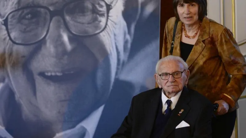 Nicholas Winton s dcerou na Pražském hradě