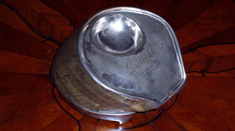 Popelník z koňského kopyta