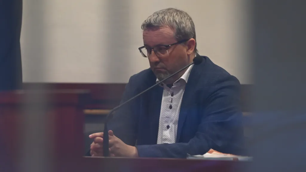 Roman Kafka u Okresního soudu v Ostravě na snímku z 10. dubna 2025