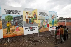 Boj s ebolou ve střední Africe ztěžují i pověry místních. S novou vlnou epidemie se tam potýkají už rok