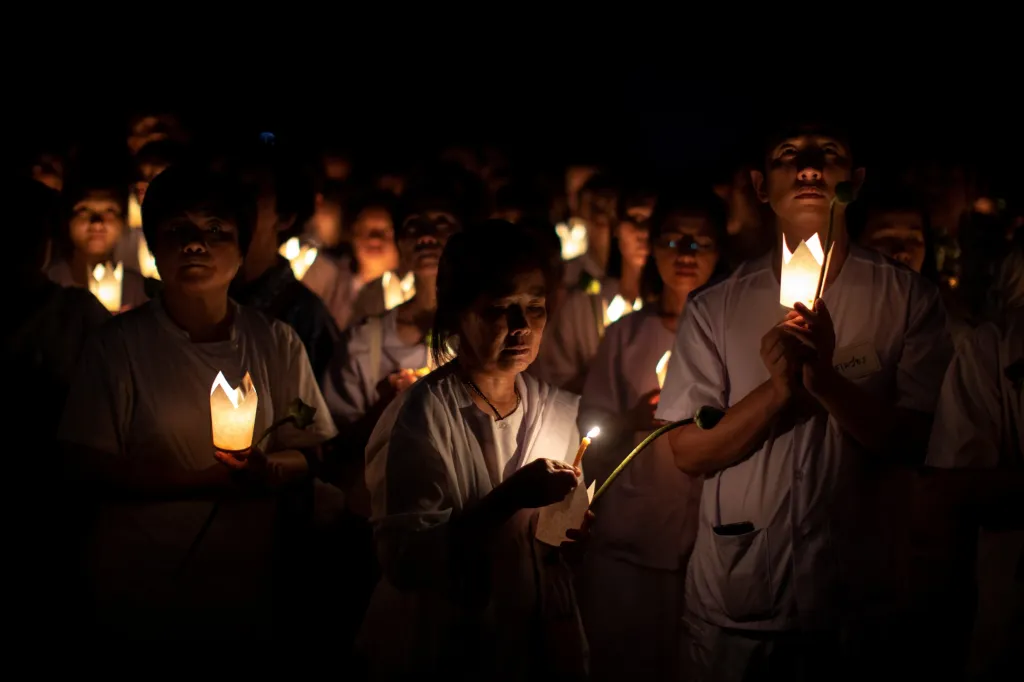 Miliony buddhistů oslavují Vesak