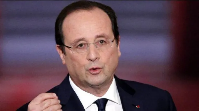 Hollande mluvil o ekonomice, novináře zajímala milostná aféra