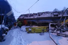 Po srážce nákladních vlaků v České Třebové je jeden zraněný člověk, poškozené vagony i lokomotiva