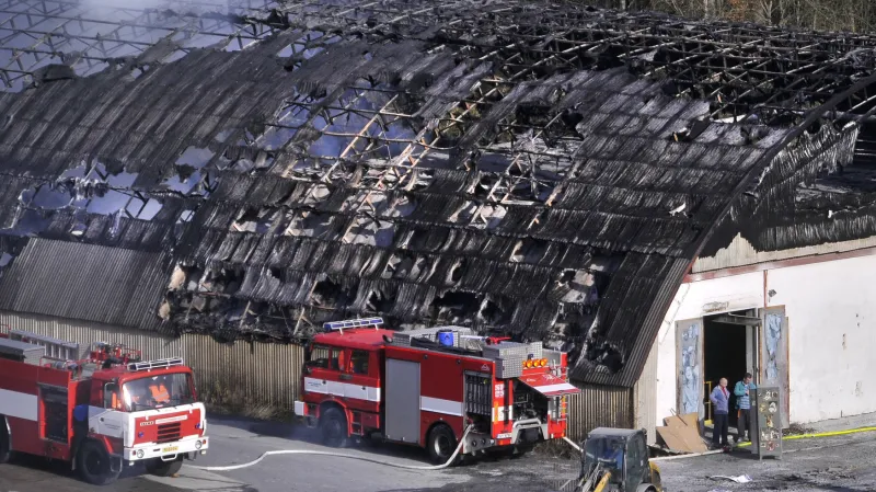 Požár haly papíren v Červené Řečici – 6. listopadu 2015