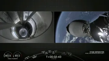 Snímky z letu Falconu 9 se satelity Starlink