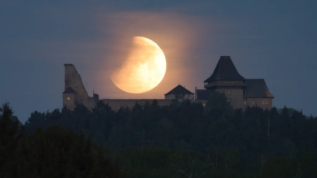Zatmění Měsíce nad Lipnicí nad Sázavou