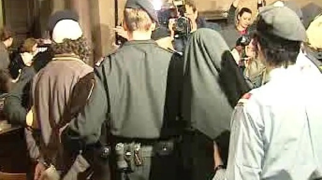 Rakouská policie u soudu
