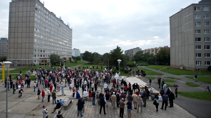Demonstrace na pražském sídlišti Písnice