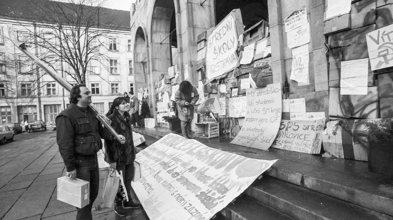 Sametová revoluce očima fotografů v Ostravě